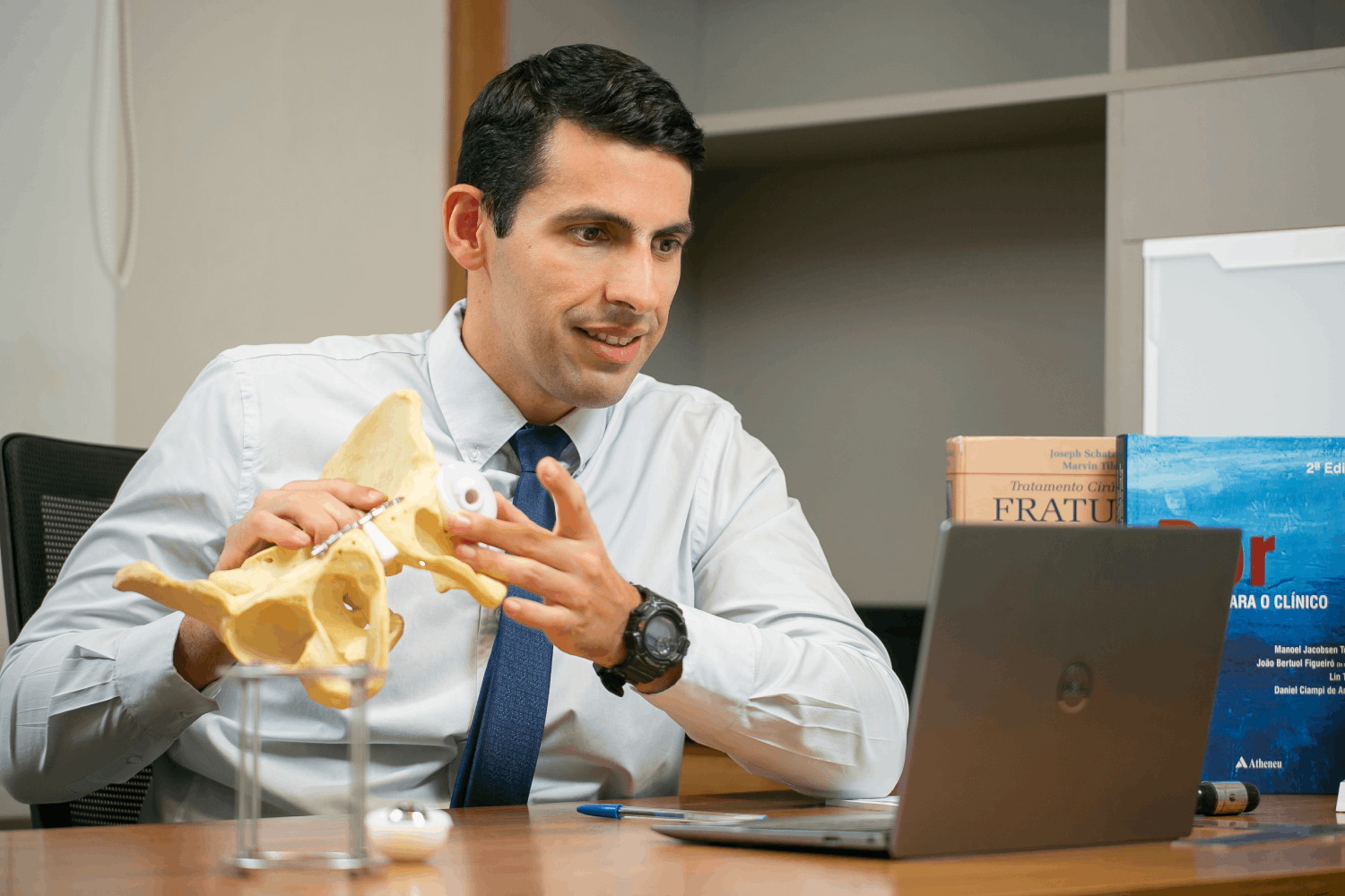 Dr. Lucas Ferraz
